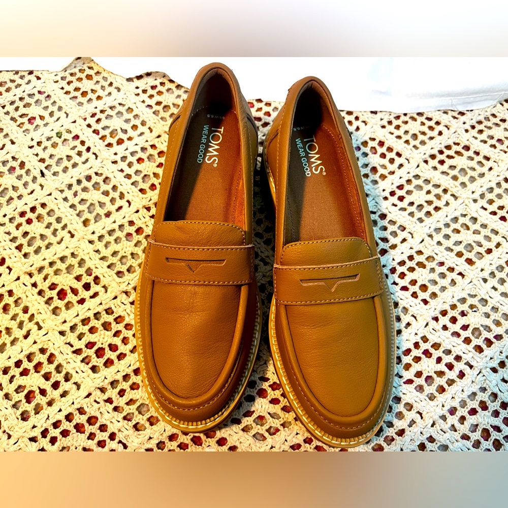 Tom’s NWOT loafers with lug sole
